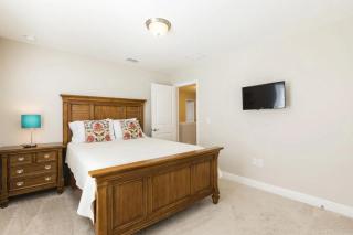 Plenty of Space, Games Room, and Your Own Private Pool - Davenport - 1