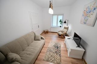 FLH - Tribunei Nest - 1