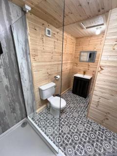Snug hut 5-Hot Tub-Woodland Lodges-Pembrokshire-Tenby - 3