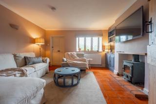 Annie's Cottage - Big Skies Holiday Cottages - Sharrington - 3