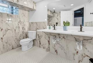 Trendy Two-Level Apartment - Buffalo - 3