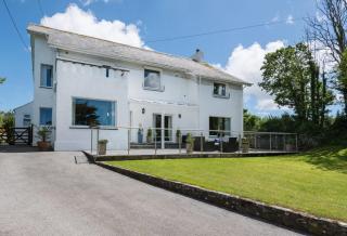 Home near Port Isaac sleeps 10 - 7