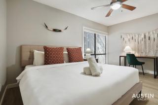 Spacious 2 Apt Combo Sleeps 12 Pool and Pets - Austin - 9