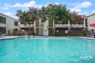 Spacious 2 Apt Combo Sleeps 12 Pool and Pets - Austin - 6