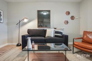 Spacious 2 Apt Combo Sleeps 12 Pool and Pets - Austin - 3