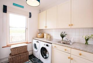 Home near Port Isaac sleeps 10 - 2