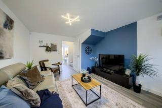 30 percent monthly deal on 3 BR house, Sleeps 6 with Full kitchen, garden and free parking - FREE WI-fi near Milton Keynes Bowl - Bedford - 8