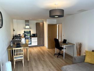 Modern 1 Bedroom Serviced Apartment - Near City Centre - Doncaster - 4