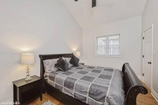 2-Bed 2-Bath Apt - Close to UC w/ Free Parking - Chicago - 8