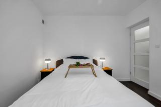 Złota Apartment - City Center, Workspace, Metro - by Rentujemy - Varsavia - 2