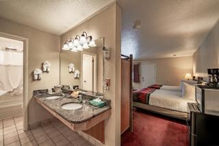 Antler Inn - 7