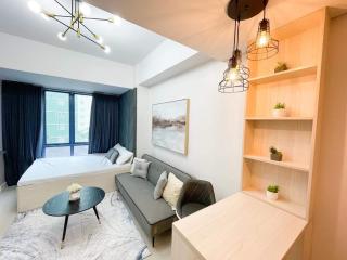 38 Park Avenue right in the heart of IT Park Cebu, 55 inches TV, wifi, LOWER FLOOR on 5th floor - 3