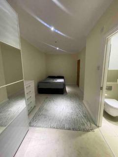 Lovely Detached house in lovely location - West Drayton - 9