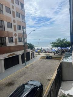 APARTAMENTO, MEIA PRAIA, 20 METROS DO MAR. - Itapema - 4
