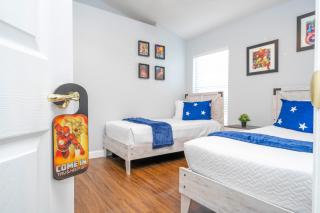 Magical 5-Bedroom Retreat w/ Pool, 3 Ensuite Bedrooms, Near Disney, and Internet! - 8