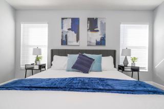 Magical 5-Bedroom Retreat w/ Pool, 3 Ensuite Bedrooms, Near Disney, and Internet! - 6