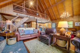 Robbinsville Vacation Rental with Covered Balcony - 3