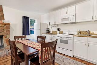 The Weekender- Adorable Modern Chic Cottage - 2