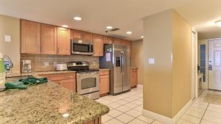 Destin Towers 142 - 2 Bedroom Beach Front Condo in the Heart of Destin with Amazing Views! - Destin - 7
