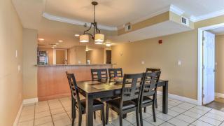 Destin Towers 142 - 2 Bedroom Beach Front Condo in the Heart of Destin with Amazing Views! - Destin - 6