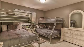 Destin Towers 142 - 2 Bedroom Beach Front Condo in the Heart of Destin with Amazing Views! - Destin - 4