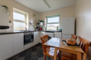 13 Victoria Road Apartment - Cardiff - 4