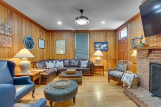 Danville Retreat with Hot Tub and Cozy Fireplace! - Danville - 2