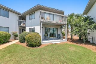Crystal Village II 18A - 2Bedroom 2BA Condo near the Beach Sleeps 6! - 7