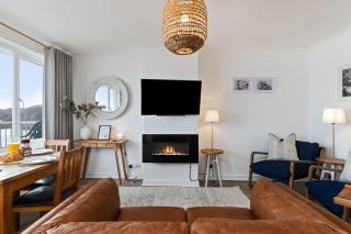 Sea Urchins - Sea Front Apartment with Views - Saundersfoot - 8
