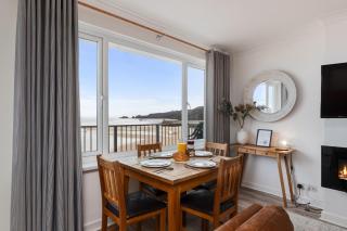 Sea Urchins - Sea Front Apartment with Views - Saundersfoot - 0