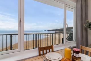 Sea Urchins - Sea Front Apartment with Views - Saundersfoot - 6