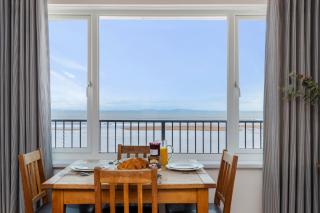 Sea Urchins - Sea Front Apartment with Views - Saundersfoot - 3