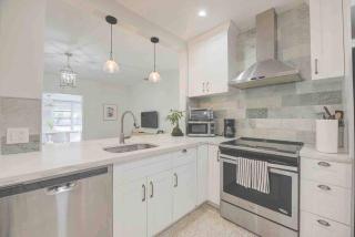 Cozy House, sleeps 4, close to beach, airport - Fort Lauderdale - 5