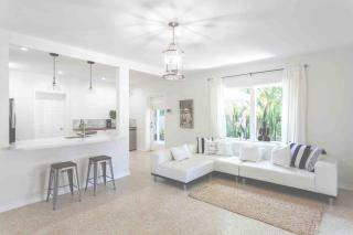 Cozy House, sleeps 4, close to beach, airport - Fort Lauderdale - 8