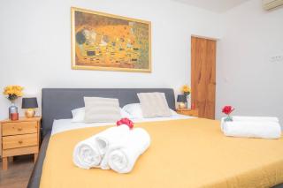 Luxury villa with a swimming pool Vrpolje, Sibenik - 21843 - Šibenik - 2