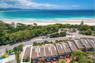 1 James Cook Apartments - opposite Clarkes Beach - Byron Bay - 0