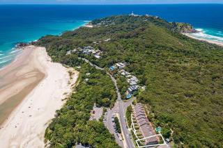 1 James Cook Apartments - Opposite Clarkes Beach - 1