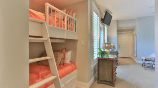 Grandview 102 - Fabulous Beach Front Ground Floor - 1