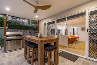 Byron Sunrise - 4 BR retreat with heated pool - 3