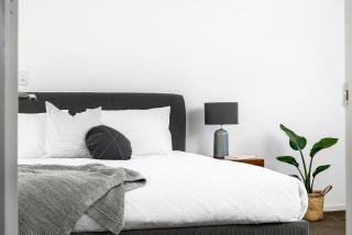 Clique 2 - moments from Main Beach with pool - 2