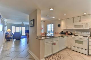 Destin Towers 143- Beach Front 2BR - Destin - 8