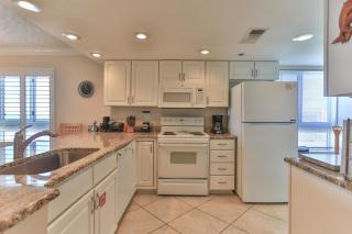 Destin Towers 143- Beach Front 2BR - Destin - 7