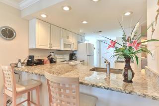 Destin Towers 143- Beach Front 2BR - Destin - 6