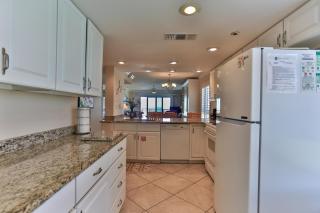 Destin Towers 143- Beach Front 2BR - Destin - 3