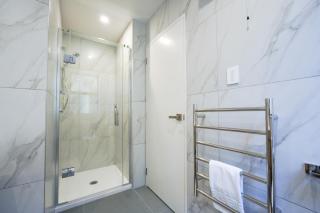 Wanna Live In The Brand New House? Check This Out! - Auckland - 5