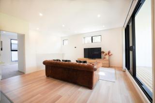 Wanna Live In The Brand New House? Check This Out! - Auckland - 3