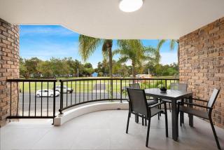 Pacific Blue - beachfront 2 BR apartment with pool - 7