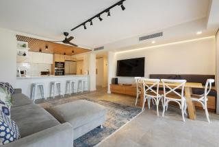 Pacific Blue - beachfront 2 BR apartment with pool - 9