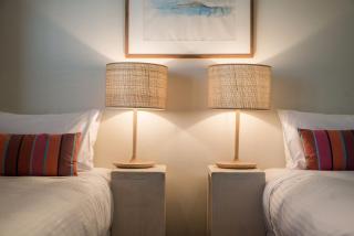 Quiksilver Apartments The Pass - steps from beach - 5