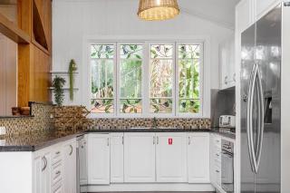 Starr Cottage - Quaint Cottage with a stunning pool - Close to everything Byron! - 4